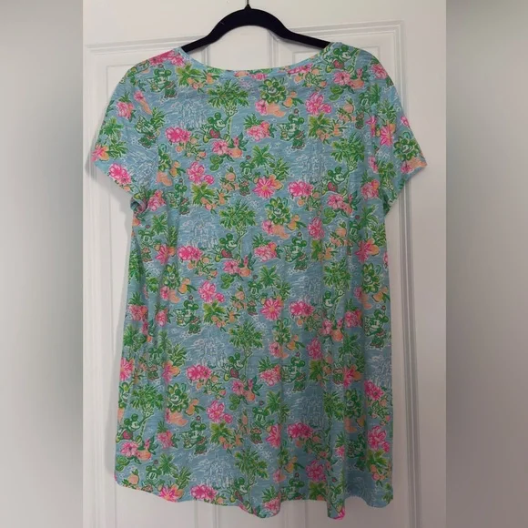 Disney x Lilly Pulitzer Etta V-Neck - Picture 2 of 3